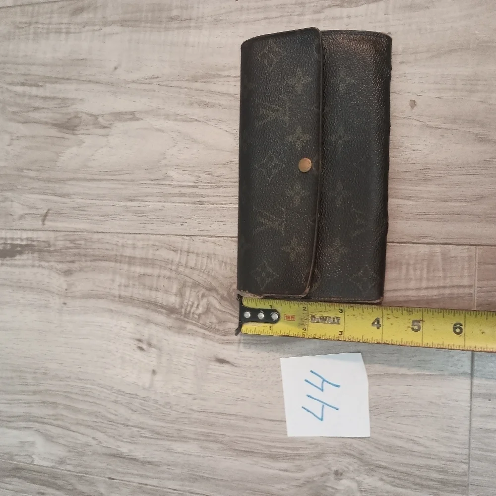 Authentic LOUIS VUITTON Monogram Portefeuille Sarah Long Wallet